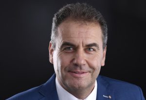 Read more about the article Járosi Pétert újabb négy évre megválasztották a sárkányhajósok elnökének