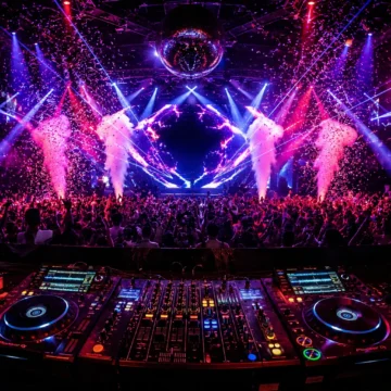 Világsztárok a Vajdahunyad várában: a Tomorrowland és az Afterlife sztárjai Budapesten zenélnek Világsztárok a Vajdahunyad várában: a Tomorrowland és az Afterlife sztárjai Budapesten zenélnek